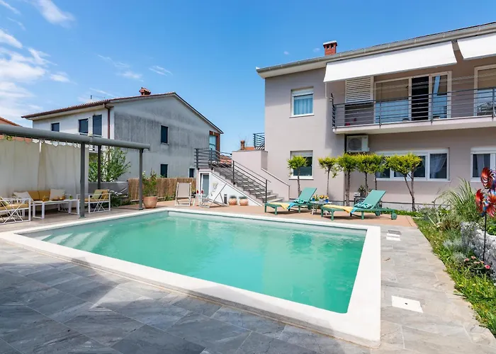 Superior Apartment With Private Pool Pula