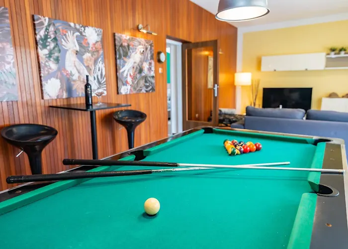 Superior Apartment With Private Pool شقة بولا