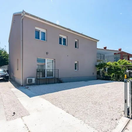 Superior House With Pool Apartment *