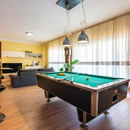 Superior House With Pool Apartment